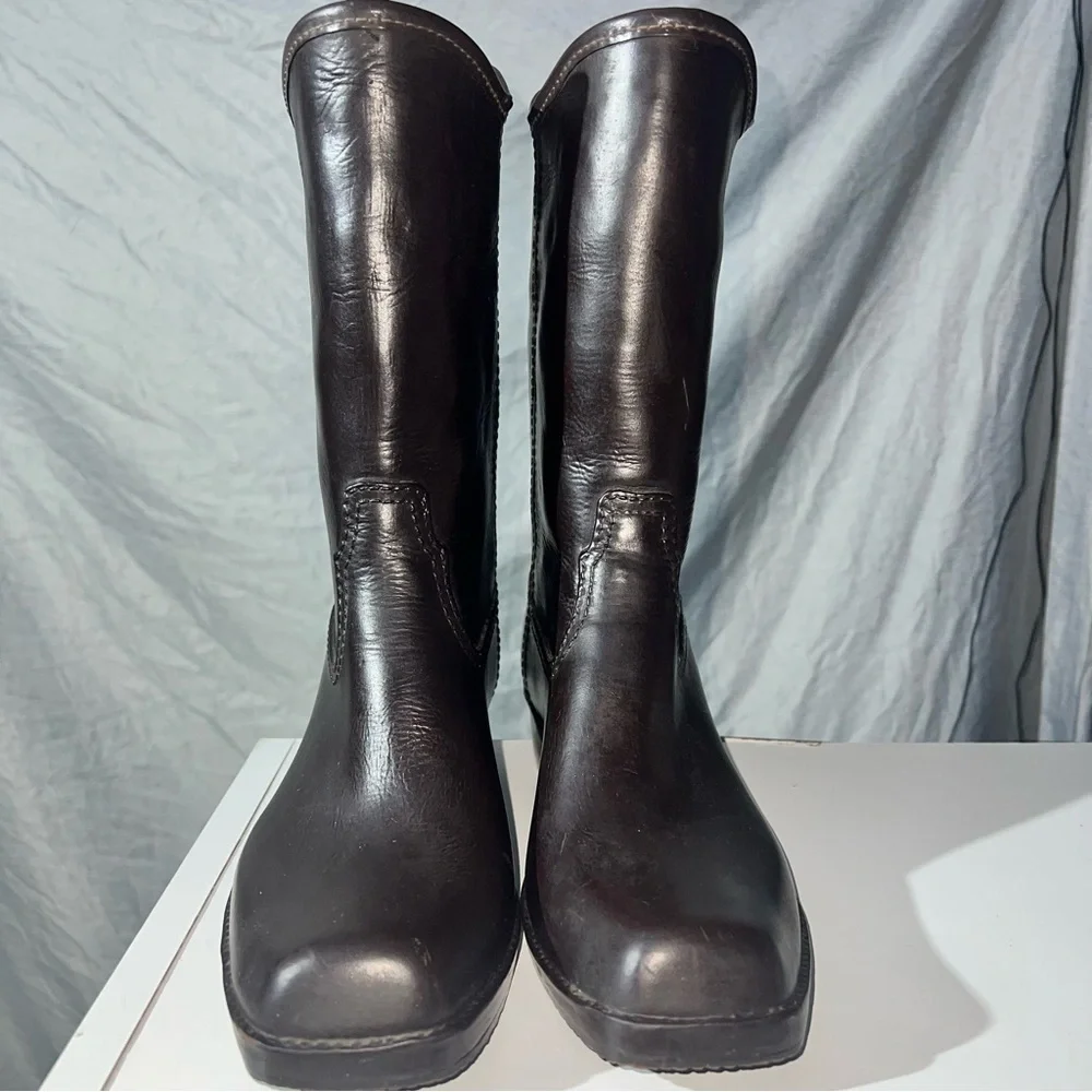 Weatherproof Women’s Heeled Boots - Picture 4 of 10